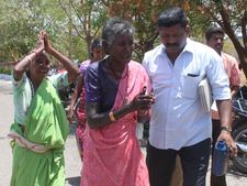 கலெக்டர் அலுவலக வளாகத்தில் தீக்குளிக்க முயன்ற ஒரே குடும்பத்தைச் சேர்ந்த 3 பெண்கள்!