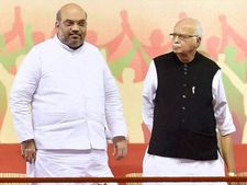 அழைத்த அமித் ஷா.. மறுத்த அத்வானி.. பெங்களூரு செயற்குழு கூட்டத்தில் சலசலப்பு!