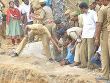 வேலூர் அருகே ஆழ்துளை கிணற்றில் விழுந்த இரண்டரை வயது சிறுவன் பரிதாப சாவு! 9 மணி நேர போராட்டம் வீண் 