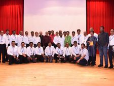 சிங்கப்பூரில் ஜமால் முஹம்மது கல்லூரி முன்னாள் மாணவர்கள் சங்கத்தின் மு. மேத்தாவின்“நட்சத்திர ஜன்னலில்