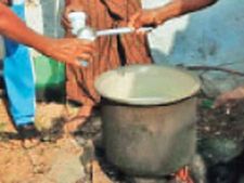 ஊதிய உயர்வு கோரி தொடர் வேலை நிறுத்தம்! அரசு கவனத்தை ஈர்க்க கஞ்சி தொட்டி திறக்க முடிவு!!