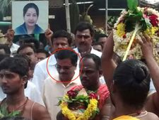 ஜெ. மீண்டும் முதல்வராக வேண்டி யாகம்... பயபக்தியுடன் பங்கேற்ற நாமக்கல் கலெக்டர்!
