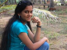 பிளஸ்டூவில் சாதனை படைத்த 'ஜானகி அம்மாவி'ன் பேத்தி ஸ்ருதி.. 1172 மதிப்பெண் பெற்று அசத்தல்!