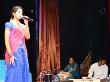 துபாயில் 100க்கும் மேற்பட்ட இளந்தளிர்கள் பங்கேற்ற இந்திய இசை, நடன நிகழ்ச்சி
