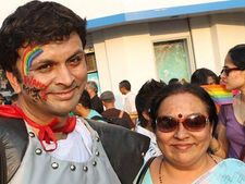 'கே' பையனுக்கு ஏற்ற மணமகன் தேவை: புதுமைத் தாயின் அதிரடி விளம்பரம்