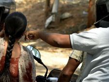 பட்டப்பகலில் பேராசிரியரிடம் சங்கிலி அறுப்பு – குடியாத்தத்தில் துணிகரம்