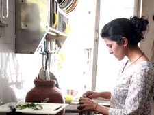 007 ஆகும் இல்லத்தரசிகள்... வீட்டில் இருந்தபடியே ‘போட்டுக்’ கொடுப்பார்கள்!