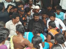 மணல் குவாரியை எதிர்த்து போராடும் களத்தூர் கிராம பெண்களை சந்தித்து ஆதரவு தெரிவித்த சீமான்