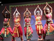துபாயில் நடந்த கண்கவர் நாட்டிய நாடக நிகழ்ச்சி
