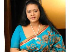 என் ஓட்டு சரத்குமாருக்கு.. விஷாலுக்கு வாழ்த்து மட்டும் - நடிகை ஷகீலா அதிரடி