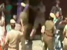 டாஸ்மாக் கடைக்கு எதிராக போராடிய மாணவிகள் மீதான தடியடி பயங்கரவாதமாகும்... நாம் தமிழர் கண்டனம்