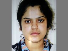 உல்லாசத்திற்கு இடையூறு... தலையணையால் அமுக்கி கணவரைக் கொன்ற மனைவி.. கள்ளக்காதலனுடன் கைது