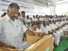 டாஸ்மாக்காவது, ஒன்னாவது... இங்கே ஓ.பி.எஸ்ஸிடம் பாஸ்மார்க் வாங்கிய பி.தங்கமணியைப் பாருங்க!
