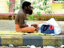 சாமி.. சியர்ஸ் சொல்லாம நீங்க குடிச்சுட்டீங்க...!