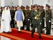துபாய் கிரிக்கெட் மைதானத்தில் இந்தியர்கள் மத்தியில் உரையாற்றும் மோடி