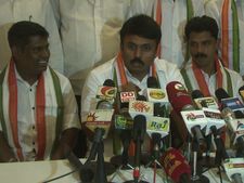 காங்கிரஸை குஷ்பு காங்கிரஸாக்கிய முழுப் பெருமையும் இளங்கோவனுக்கே.. தமாகா யுவராஜ் 