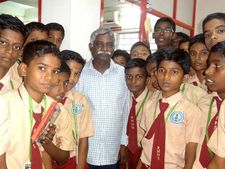 அஞ்சலகத்திற்கு ஒருநாள் “விசிட்” அடித்த காரைக்குடி ராமநாதன் செட்டியார் நகராட்சி பள்ளி மாணவர்கள்!