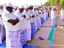 தூத்துக்குடி மாவட்டம் செய்துங்கநல்லூர், ஆறாம்பண்ணையில் பக்ரீத் பெருநாள் தொழுகை