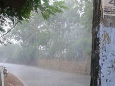 மதுரை, தேனியில மழை கொட்டுதேப்பா... சென்னையில மழைய காணோமேப்பா!!