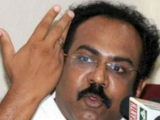 தங்கம் தென்னரசு காரிலிருந்து 6 செல்போன்கள், ரூ. 60,000 பணம் அபேஸ்
