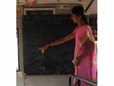 பள்ளி ஆசிரியைகள் இனி “ஓவர் கோட்” அணிதல் கட்டாயம்- மதுரை  பள்ளியில் தொடக்கம்!