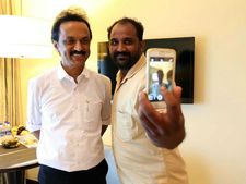 ஆட்டோ டிரைவரை தனியாக கூப்பிட்டு செல்ஃபி எடுத்த ஸ்டாலின்