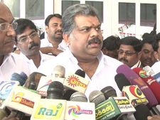 வெள்ளத்தால் பாதிக்கப்பட்டுள்ள விவசாயிகளுக்கு உரங்களை இலவசமாக வழங்க வேண்டும்: ஜி.கே.வாசன்