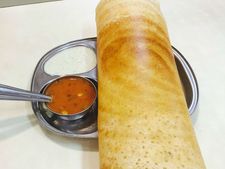 இட்லி 20 பைசா, மசாலா தோசை 45 பைசா, உப்புமா 20 பைசா, காஃபி 15 பைசா... அசத்திய மும்பை கஃபே மெட்ராஸ்!! 