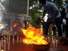 இலங்கை ராணுவ கெடுபிடிகளுக்கு இடையே யாழில் உணர்வுப்பூர்வமாக மாவீரர் நாள்!!
