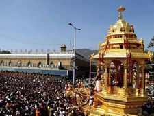 திருப்பதி கோவிலில் ஏணிப் படிக்கட்டு சரிந்து விழுந்து விபத்து: 10 பேர் படுகாயம்