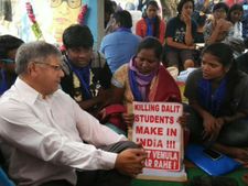 ரோஹித் தற்கொலைக்கு நீதி கோரி போராடும் மாணவர்களுக்கு 'சல்யூட்'.... பிரகாஷ் அம்பேத்கர்