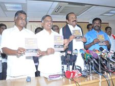 மக்கள் நலக் கூட்டணிக்கு வாக்களிப்போம்.. அரசு ஊழியர் சங்க நிர்வாகியின் அதிரடி பேச்சு!