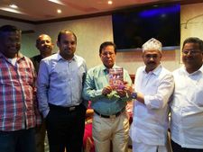 துபாயில் 'தேசம் மறந்த ஆளுமைகள்' நூல் வெளியீடு 