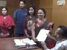வேலூரில் 45 வருடங்களாக பெண் வேட்பாளர் இல்லை- அதிமுக உறுப்பினர் உஷாராணி ராஜினாமா- வீடியோ