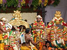 மதுரையின் அரசியாக முடி சூட்டப்பட்டார் மீனாட்சி..  நாளை திருக்கல்யாணம் 
