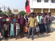 மதுவிலக்கு பேசும் திமுகவின் மதுரை வேட்பாளர் ஒயின்ஷாப் ஓனர்...  மாற்றக்கோரி மக்கள் போராட்டம் - வீடியோ