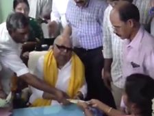 திருவாரூரில் 2-வது முறையாக போட்டி- கருணாநிதி வேட்புமனுத் தாக்கல்- வீடியோ 