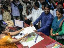 மூடநம்பிக்கையை தகர்த்த சீமான்...தேய்பிறை செவ்வாய்கிழமையில் கடலூரில் வேட்பு மனு தாக்கல்! 