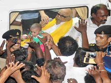  தேர்தலில் வெற்றி பெற்றால் உயிருள்ளவரை மக்களுக்காக உழைப்பேன் - கருணாநிதி உருக்கம் 