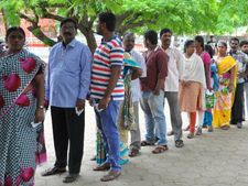 இது அதிமுக கலர் இல்லை... 