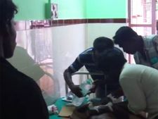 சிவகங்கை அருகே 5 பேரை அரிவாளால் வெட்டிய மர்ம கும்பல்: வீடியோ