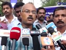 ஆபீசை விட்டு வெளியே வந்து வருவாய் துறை ஊழியர்கள் திடீர் தர்ணா- வீடியோ 