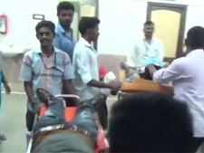 சிவகங்கையில் இருச்சக்கர வாகனம் நேருக்கு நேர் மோதி விபத்து... ஒருவர் பலி- வீடியோ