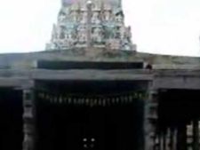 எல்லை மீறிய குடிகாரர்கள் தொல்லை: கோவிலாக மாறிய பயணிகள் நிழற்குடை