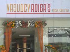 பெங்களூரின் பிரபல ஹோட்டலில் ஷாக் சம்பவம்.. பெண்கள் டாய்லெட்டை எட்டி பார்த்த சப்ளையர் கைது