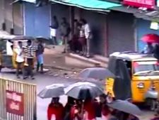 கொட்டித் தீர்க்கும் தென்மேற்குப் பருவமழை... கூடலூரில் பள்ளிகளுக்கு விடுமுறை- வீடியோ 