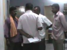  ஈரோடு: பட்டா பெயர் மாற்ற ரூ.2 ஆயிரம் லஞ்சம் கேட்ட விஏஓ கைது - வீடியோ