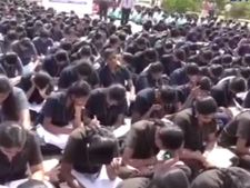  ஒரே இடத்தில் 5000 மாணவர்கள்... ஒன்றாகச் சேர்ந்து புத்தகம் படித்த விழிப்புணர்வு நிகழ்ச்சி - வீடியோ 