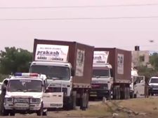 ரூ. 1600 கோடி பணத்துடன் சாலையில் நிற்கும் 2 கண்டெய்னர் லாரிகள்.. கரூரில் பரபரப்பு- வீடியோ 