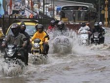 கொட்டித் தீர்த்த கனமழை... போக்குவரத்து நெரிசலால் திணறிய மும்பை